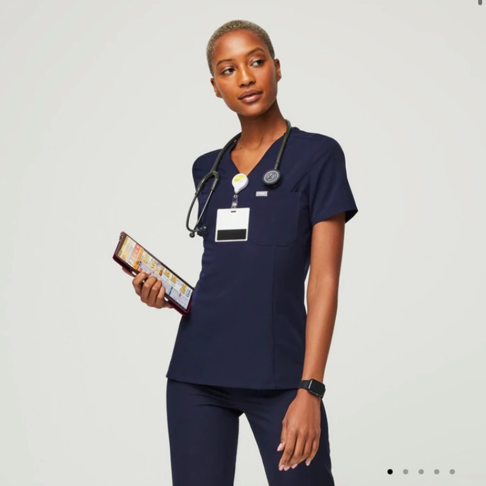 EUC Figs Catarina one-pocket scrub top